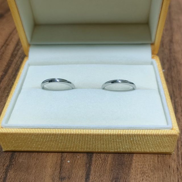 【ケイウノ ブライダル(K.UNO BRIDAL)の口コミ】 もともとダイヤなし、シンプルで飽きのこないデザイン、プラチナ素材で指…