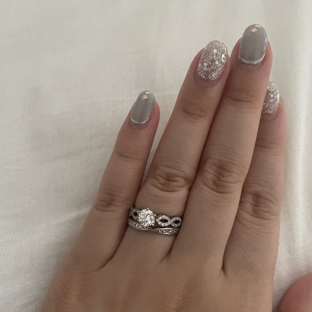 【宝寿堂(ほうじゅどう)の口コミ】 重ね付けをして可愛いものがいいのが大前提にあり、婚約指輪と結婚指輪を…