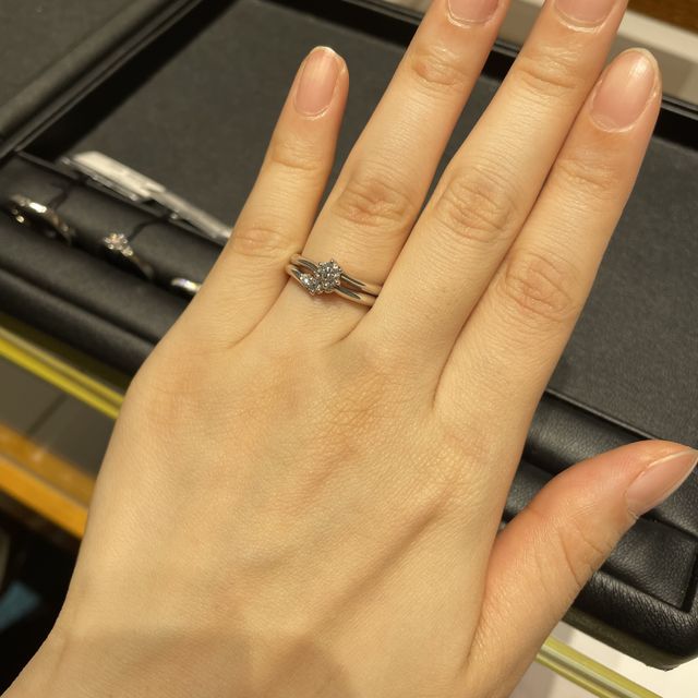 【エクセルコダイヤモンド(EXELCO DIAMOND)の口コミ】 ウェーブデザインで可愛い系がお好きな方におすすめ。
お値段も安価でした…