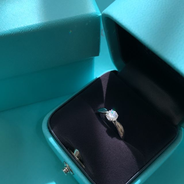 【ティファニー(Tiffany & Co.)の口コミ】 色々な外資系ブランドの婚約指輪を試しましたが、直感でビビッときたのが…