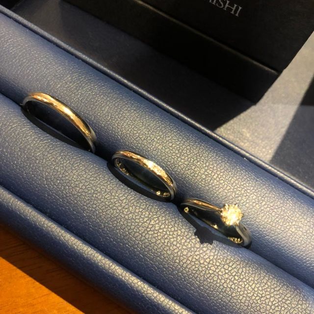 【銀座ダイヤモンドシライシの口コミ】 3店目に入ったお店でした。
指にはめたときに1番馴染んだので決めました。…