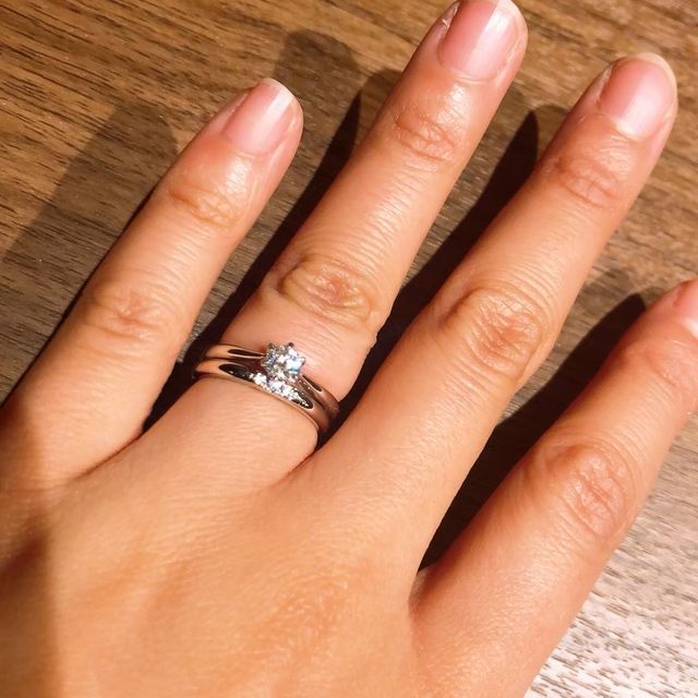 【銀座ダイヤモンドシライシの口コミ】 3店目に入ったお店でした。
指にはめたときに1番馴染んだので決めました。…