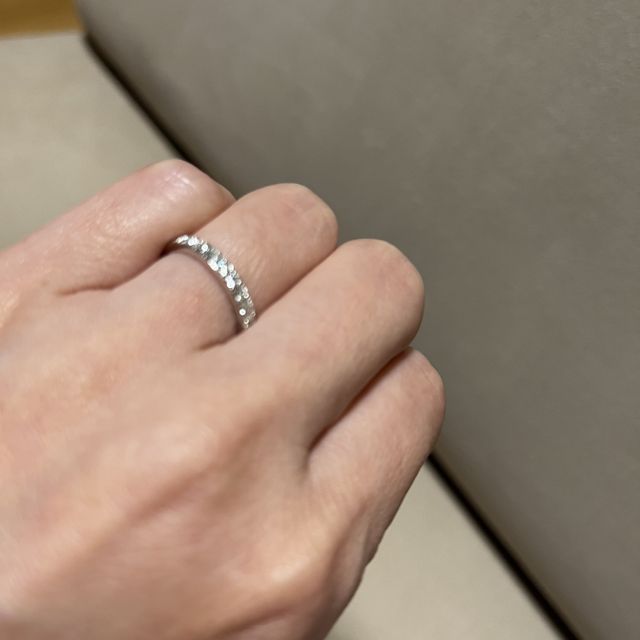 【銀座ダイヤモンドシライシの口コミ】 沢山のブランドをみて決めました。
ハーフエタニティが欲しかったので、ダ…