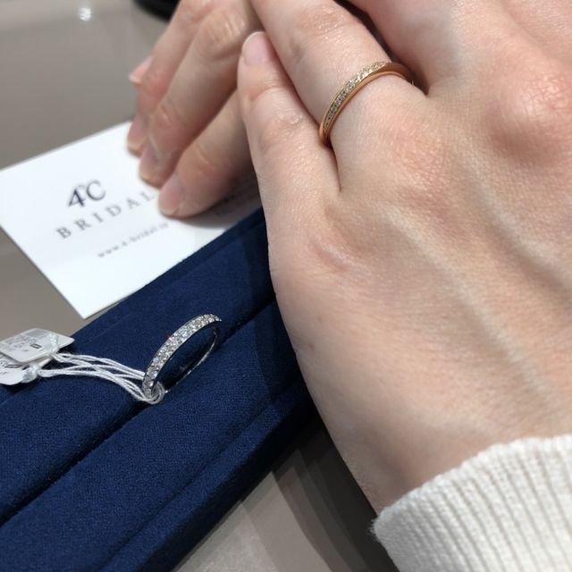 【4℃ BRIDAL(ヨンドシーブライダル)の口コミ】 価格は10万円ほどでもデザインがたくさんありどれもどんな指にも似合いそ…