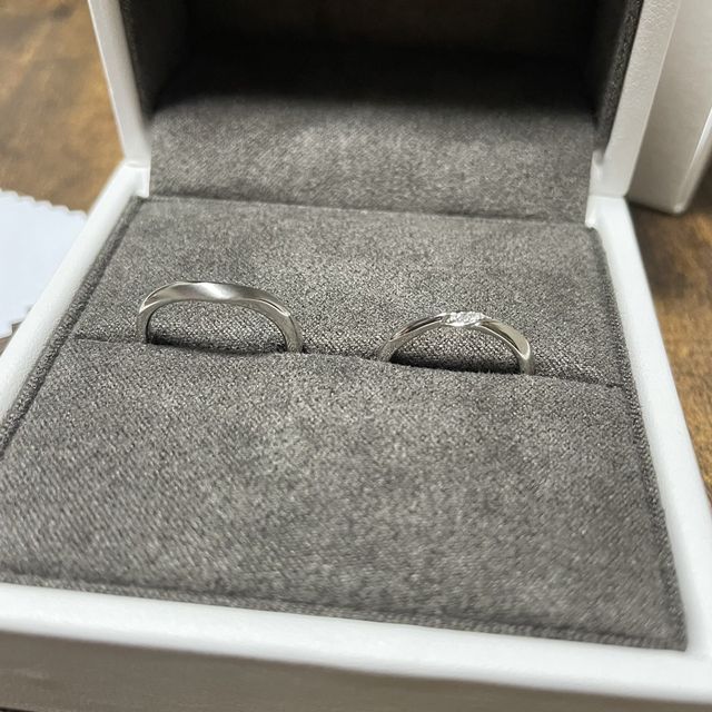 【PORTADA(ポルターダ)の口コミ】 形のタイプはウェーブが私の指に馴染んでいるなと思ったのでウェーブの物…