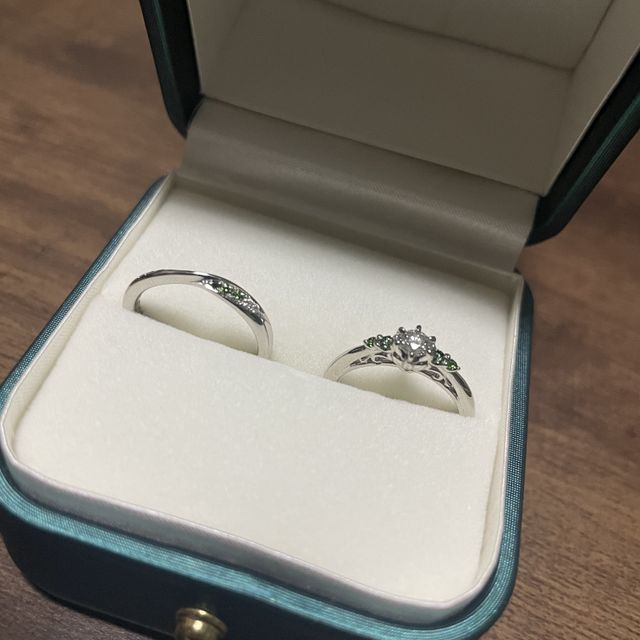 【ケイウノ ブライダル(K.UNO BRIDAL)の口コミ】 リボンはシンプルながらもしっかりとダイヤの煌めきを感じられるデザイン…