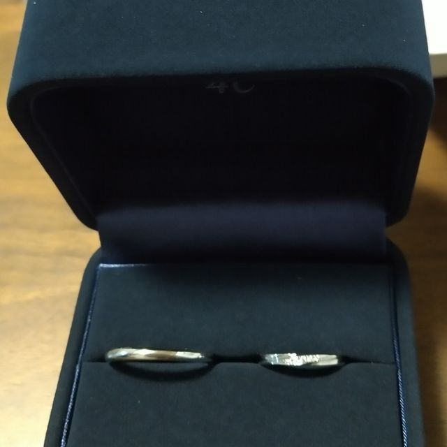 【4℃ BRIDAL(ヨンドシーブライダル)の口コミ】 色々着けさせて貰って、悩みまくって最終的にこれだって思ったものにしま…