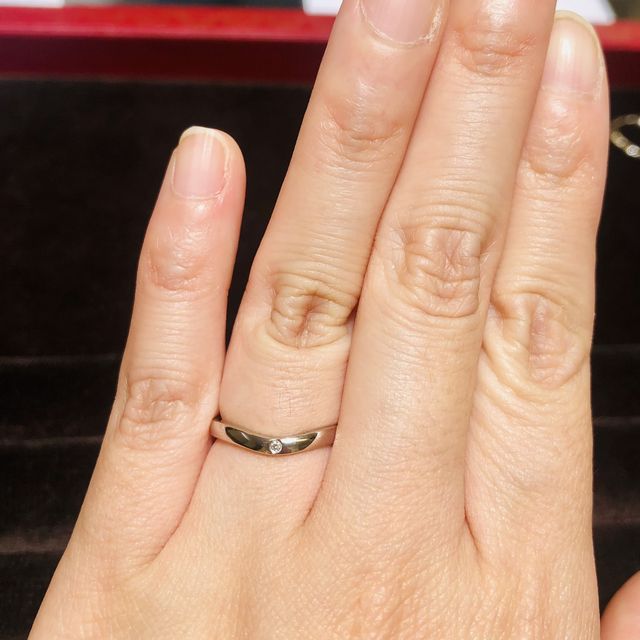 【カルティエ(Cartier)の口コミ】 緩やかなUラインで、細くてふっくらした指がすっきりと綺麗に見えました。…