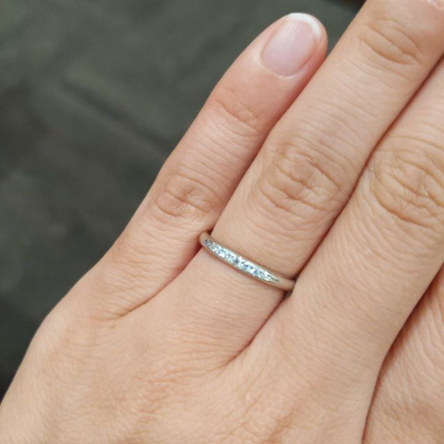 【銀座ダイヤモンドシライシの口コミ】 結婚指輪の決めてとして、リングが細めでダイヤモンドがありシンプルなデ…
