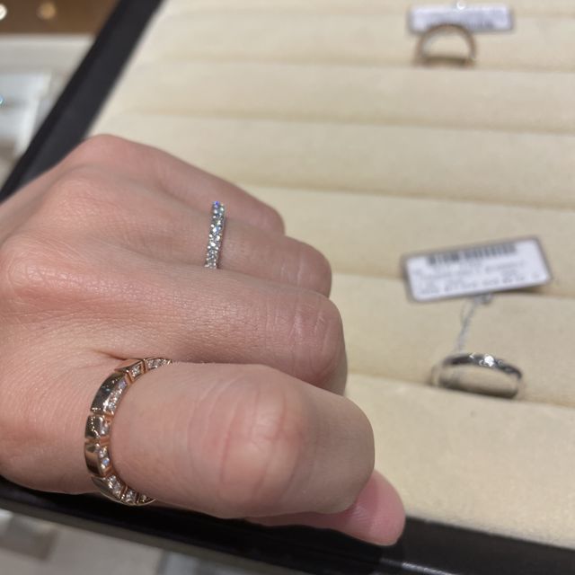 【TASAKI(タサキ)の口コミ】 他店で見たことの無いデザインで、結婚指輪はキラキラを購入したいという…