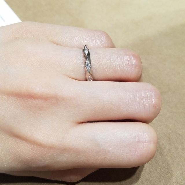 【ブシュロン(BOUCHERON)の口コミ】 高いデザイン性ながらサイズの調整が可能な点は非常に好感を持ちました。…