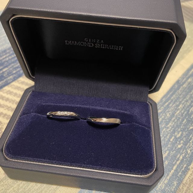 【銀座ダイヤモンドシライシの口コミ】 シンプルなものがいいと思っていましたが、実際に見てみるとダイヤが何粒…
