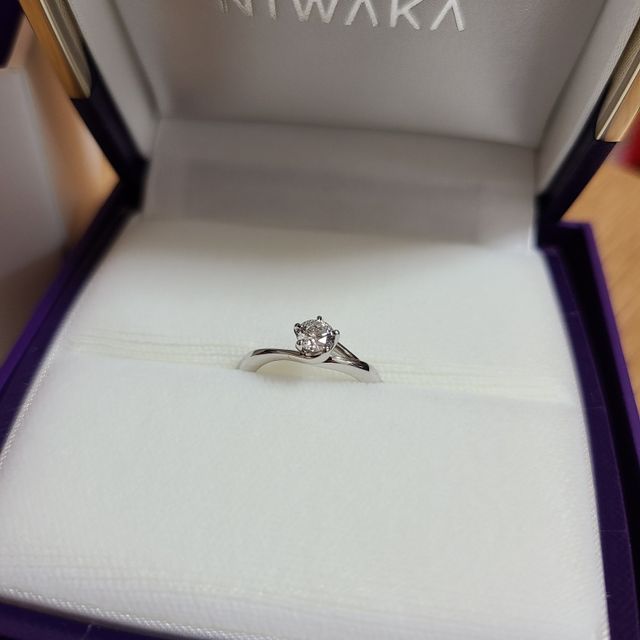 【俄(にわか)の口コミ】 春生まれだったので桜の名前がついているものにしました。ダイヤを固定す…