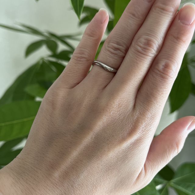 【俄(にわか)の口コミ】 もともとシンプルなデザインが好きなのもあり、洋服を選ばないデザインが…