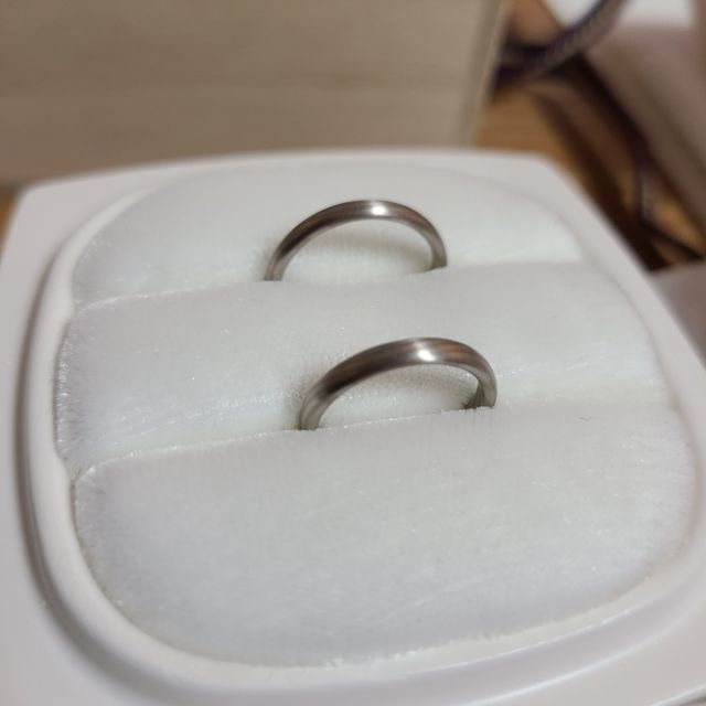 【俄(にわか)の口コミ】 私自身の好みで、夫と全く同じデザインのものがよかった(自分にだけ石を入…