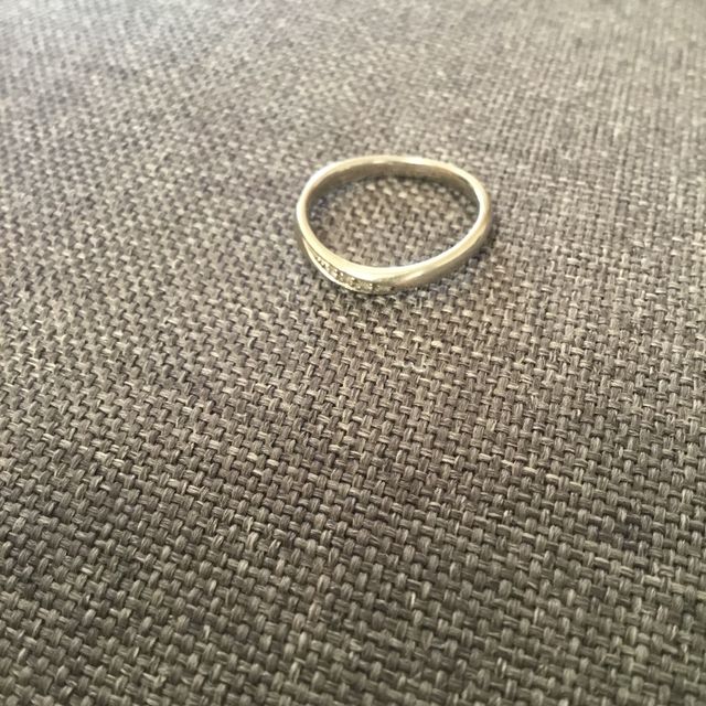 【銀座ダイヤモンドシライシの口コミ】 結婚指輪は、一生身に付ける物なので、左手の薬指が痛くならずに、ソフト…