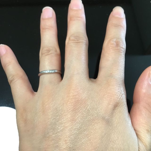 【銀座ダイヤモンドシライシの口コミ】 結婚指輪は、一生身に付ける物なので、左手の薬指が痛くならずに、ソフト…