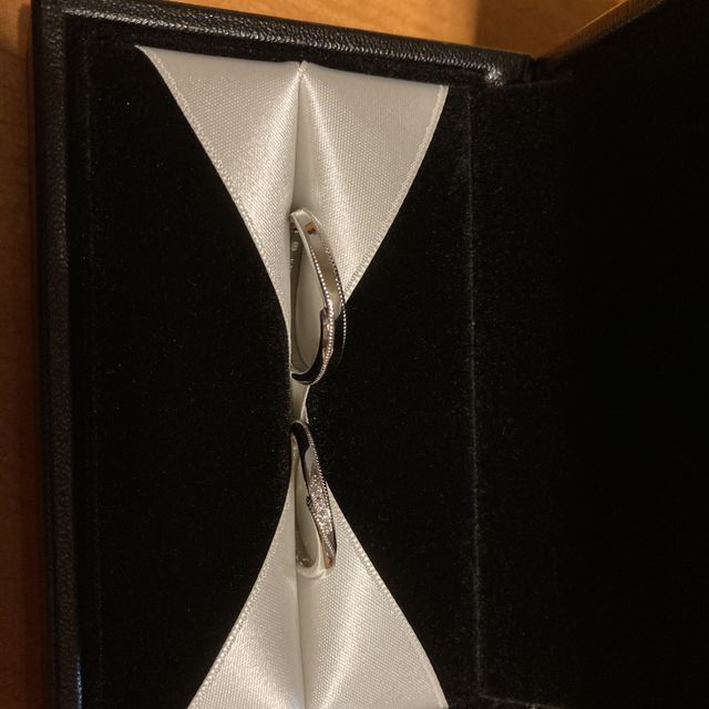 【エクセルコダイヤモンド(EXELCO DIAMOND)の口コミ】 ウェーブのデザインで、ミル打ちがあるデザインを探していました。
見てい…