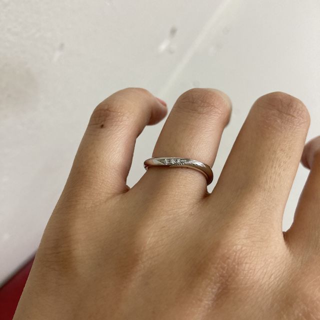 【エクセルコダイヤモンド(EXELCO DIAMOND)の口コミ】 ウェーブのデザインで、ミル打ちがあるデザインを探していました。
見てい…