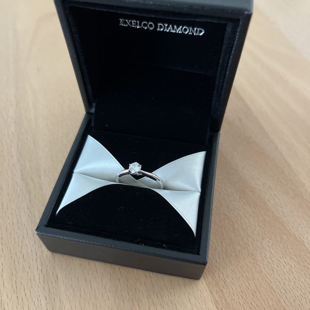 【エクセルコダイヤモンド(EXELCO DIAMOND)の口コミ】 スタイリッシュでダイヤも大きく見栄えもとても良いのでこちらを選びまし…