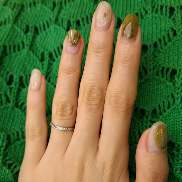 【俄(にわか)の口コミ】 太めの結婚指輪を探していましたが、実際に着けてみると細いデザインが指…