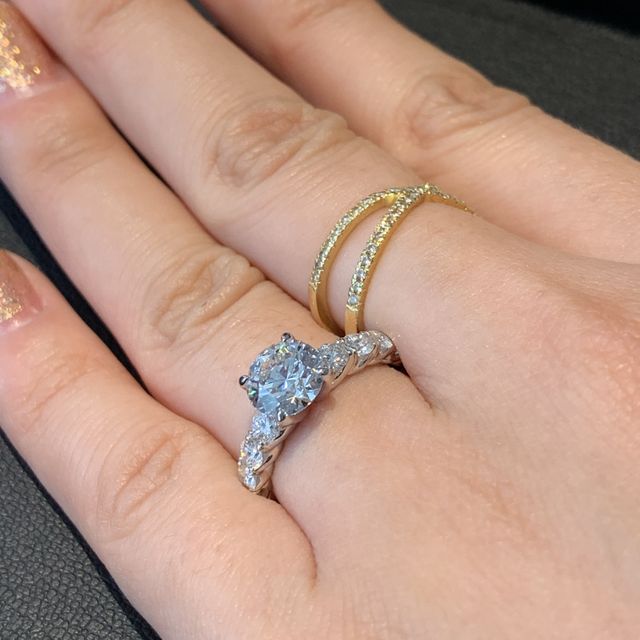 【エクセルコダイヤモンド(EXELCO DIAMOND)の口コミ】 とにかく、大きさと華やかさではダントツの指輪でした。
子供の頃に憧れた…