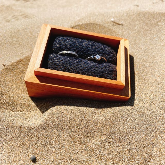 【俄(にわか)の口コミ】 職業柄、あまり派手で立体的なものより、シンプルかつダイヤモンドが美し…