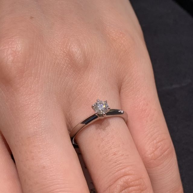 【ティファニー(Tiffany & Co.)の口コミ】 指輪の絵文字といえば、このデザイン。
婚約指輪のアイコン的な存在の王道…