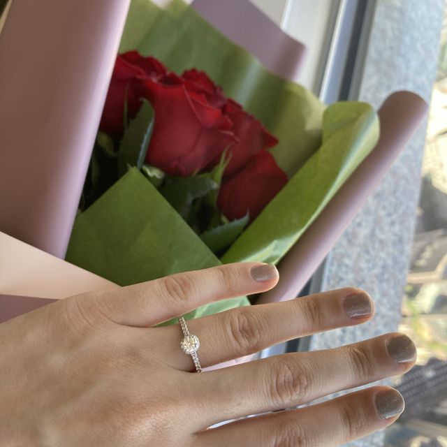 【銀座ダイヤモンドシライシの口コミ】 指輪は旦那さんが選んでくれました。事前に希望は聞かれていて、一粒ダイ…