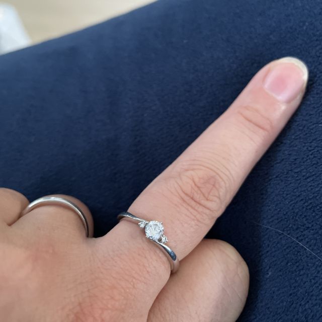 【アイプリモ(I-PRIMO)の口コミ】 婚約指輪なので頻繁につけない分少しデザインもハデ、でもつけていてダイ…