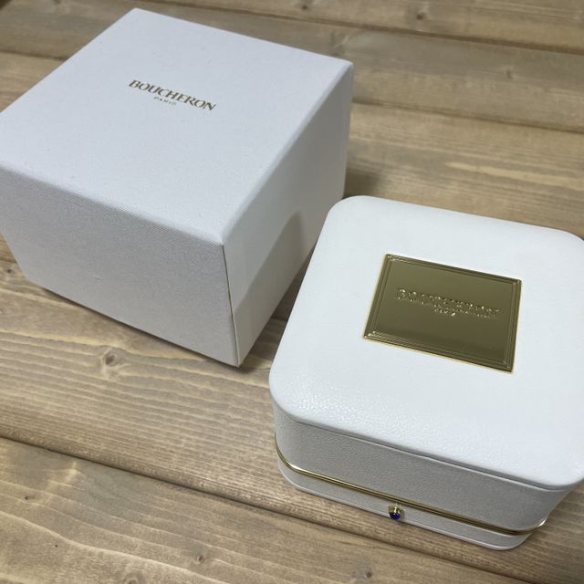 【ブシュロン(BOUCHERON)の口コミ】 仕事上あまりキラキラしたものがつけれないので、
ダイヤなどが着いていな…