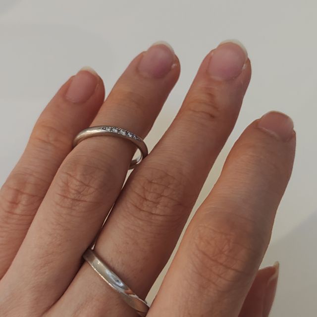 【銀座ダイヤモンドシライシの口コミ】 シンプルで飽きの来ないデザインを選びました。
夫と私で気に入ったデザイ…