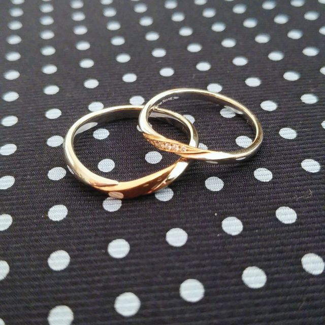 【ジュエリークラフトYAMAJIの口コミ】 店舗のHPで見て一目惚れ。
ピンクゴールドがアクセントになっていて可愛ら…