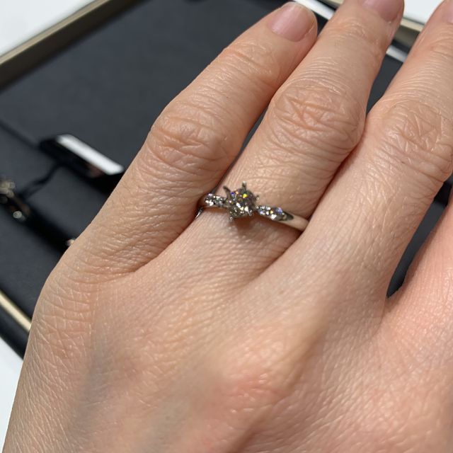 【ラザール ダイヤモンド(LAZARE DIAMOND)の口コミ】 ダイヤの質について厳格な基準があることなどの説明を受け、質の高いもの…