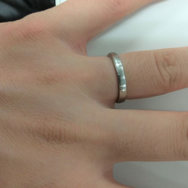 【俄(にわか)の口コミ】 こちらの指輪を購入する決め手となったのは、個性的すぎないが、しっかり…