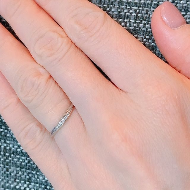 【VENUS TEARS(ヴィーナスティアーズ)の口コミ】 婚約指輪をメインで探していた際に、できれば結婚指輪と重ね付けして使用…