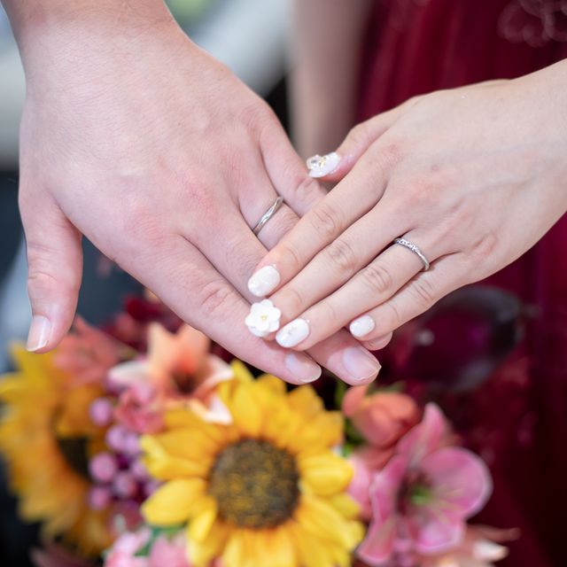 【銀座ダイヤモンドシライシの口コミ】 ダイヤモンドの質がよく、上品にキラキラ光って見えるのが決め手でした。
…