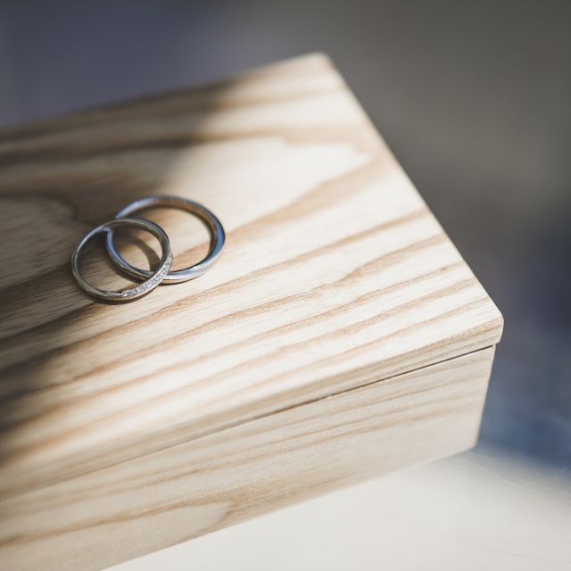 【銀座ダイヤモンドシライシの口コミ】 ダイヤモンドがぐるっとついていて遠くから見てもキラキラ光っていて一目…