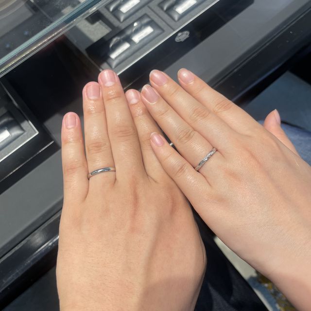 【エクセルコダイヤモンド(EXELCO DIAMOND)の口コミ】 自分は、シンプルなデザインがいいと思いこの指輪にしました。妻は、ダイ…