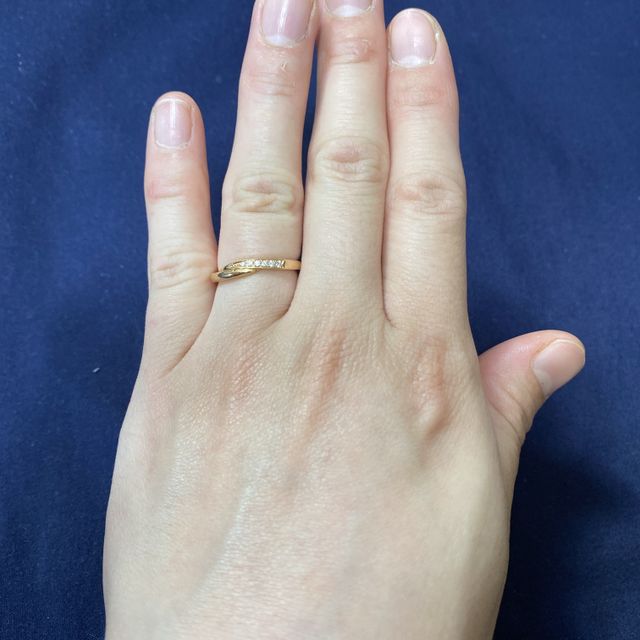 【4℃ BRIDAL(ヨンドシーブライダル)の口コミ】 ウェーブラインを試着していくうちに、なおかつピンクゴールドという被ら…