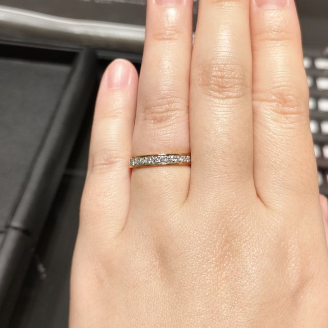 【エクセルコダイヤモンド(EXELCO DIAMOND)の口コミ】 ダイヤモンドとゴールドの結婚指輪です。ハーフエタニティの指輪は一気に…