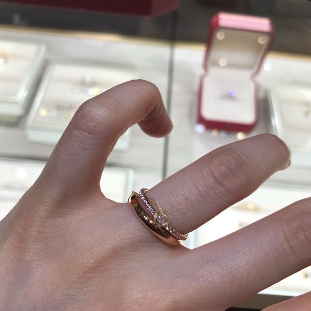【カルティエ(Cartier)の口コミ】 別のブランドとも迷っており、結婚指輪をシンプルなものとエタニティリン…