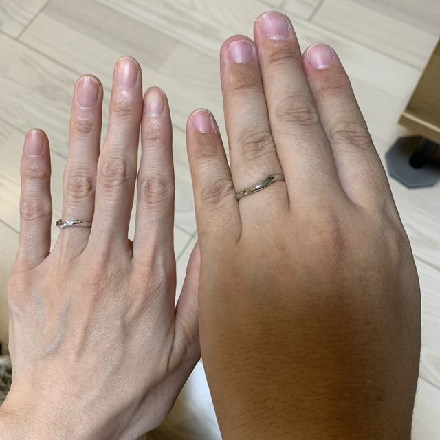 【エクセルコダイヤモンド(EXELCO DIAMOND)の口コミ】 2人とも弦楽器をしているので指輪の名前に惹かれました。
指輪の名前で選…