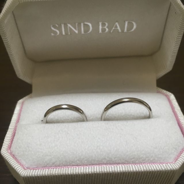 【SIND BAD(シンドバット)の口コミ】 毎日着けれるように、シンプルなデザインが希望でした。
仕事上指輪が汚れ…