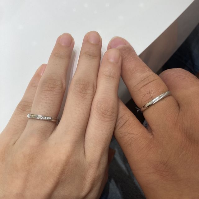 【4℃ BRIDAL(ヨンドシーブライダル)の口コミ】 元々気になっていた斜めダイヤの指輪を試着しました。つけ心地もデザイン…