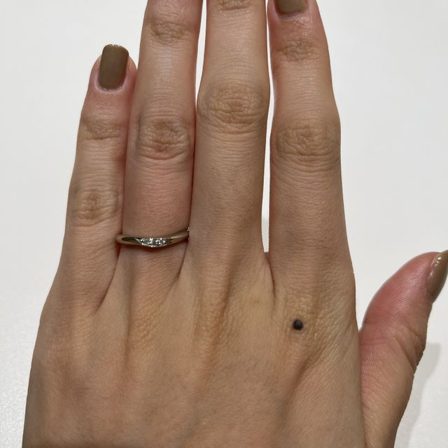 【ラザール ダイヤモンド(LAZARE DIAMOND)の口コミ】 ダイヤが綺麗だったのと気に入ったデザインの指輪だったのでここに決めま…