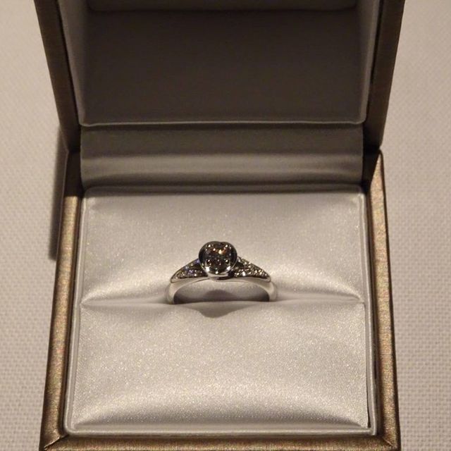 【ブルガリ(BVLGARI)の口コミ】 インコントロダモーレ という指輪です。デザインがダイヤの周りにプラチナ…