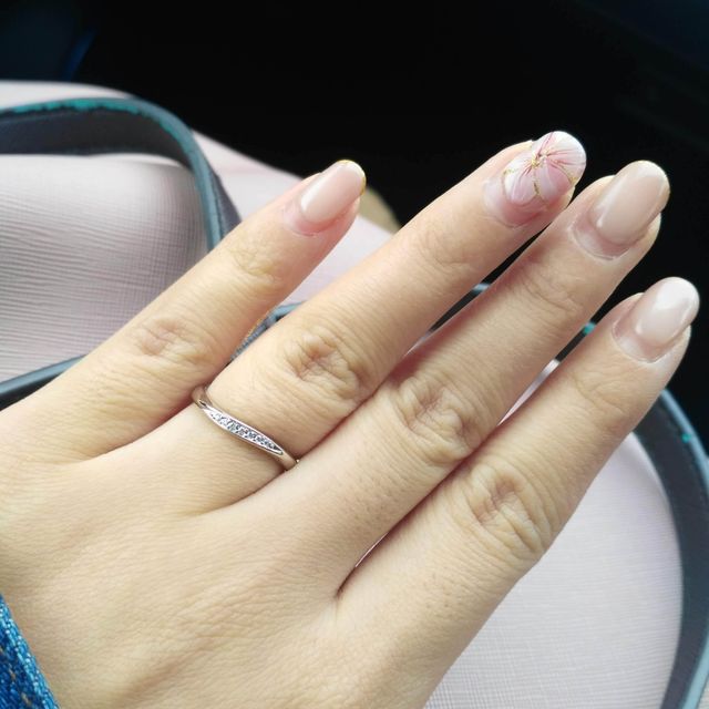【4℃ BRIDAL(ヨンドシーブライダル)の口コミ】 シンプルかつキレイめで、細めなデザインを探していて、４店舗ほどまわっ…
