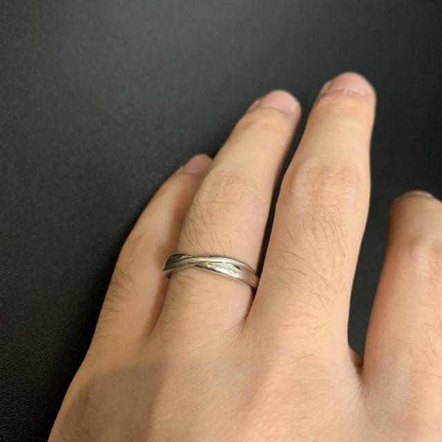 【ヴァンドーム青山(VENDOME AOYAMA)の口コミ】 決めてはデザインです。ひねりの部分がマットになっているデザインの指輪…