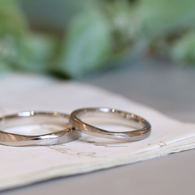 【Jewelry Petit(ジュエリープチ)の口コミ】 デザイナーの担当者さんとお話ししながら進めたため、シンプルながらこだ…